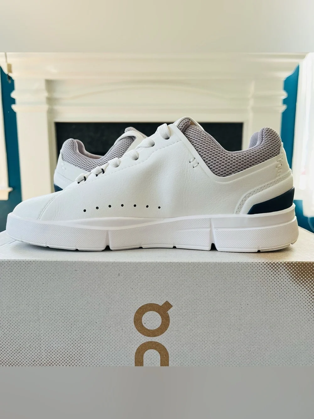 Sz 5 On The Roger Advantage Women's Sneakers White/Lilac 48.98965 (Kids 3.5)